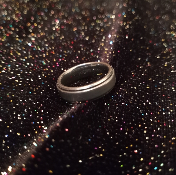 Mens wedding/engagement band - Picture 3 of 3